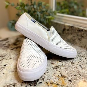 KEDS, Women’s Keds Memory Foam White Slip-On, Slip-on shoes, size 6.5